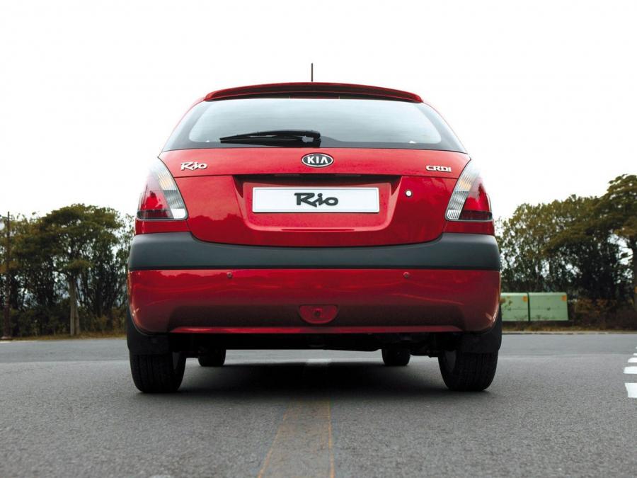  Kia Rio Hatchback 2005 года  (фото 33 из 39)